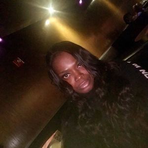 Meet your Posher, Lora